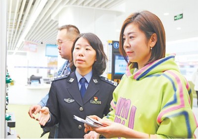 青島簽發首張赴港澳“個人旅游簽注”，助推旅游業發展新機遇